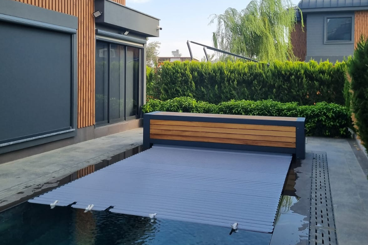 Kapalı Bank Tipi Havuz Panjuru